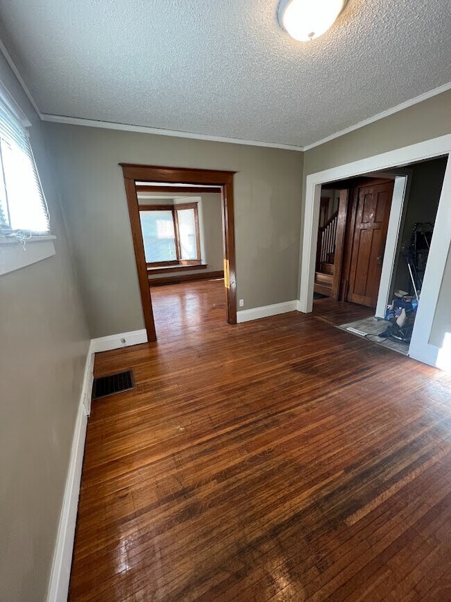 Dining Room - 72 Hollister St