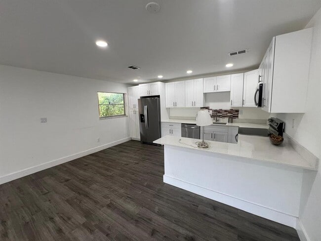 Foto del edificio - 4111 Stirling Rd