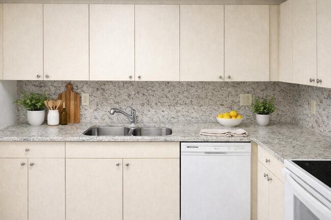 Building Photo - 6542 Via Regina