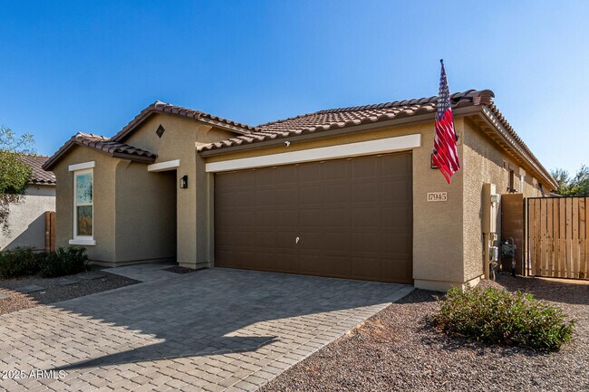 Foto del edificio - 17945 W Golden Ln
