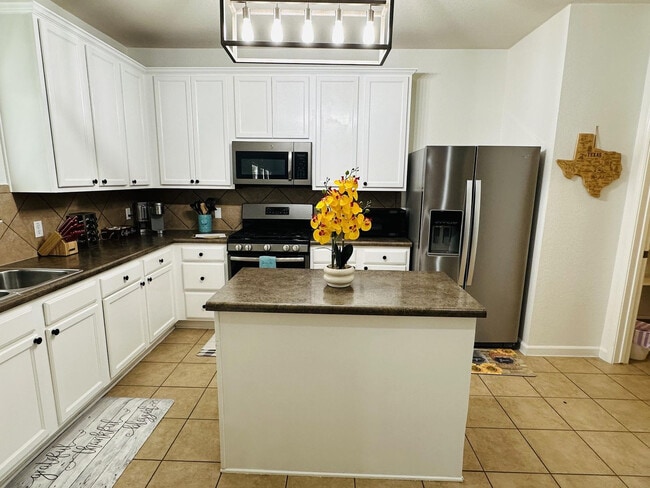 Foto del edificio - 3640 Sandy Brook Dr