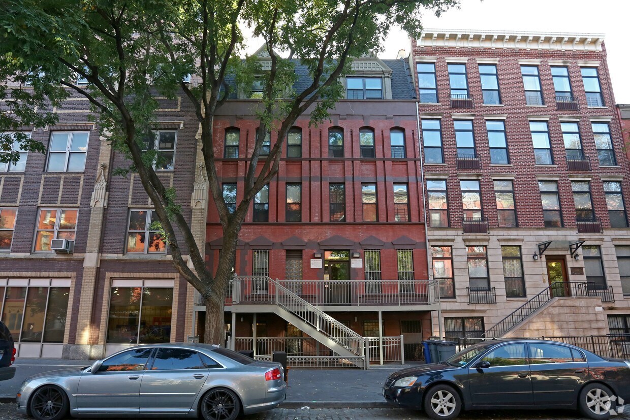 Foto del edificio - 216-218 W 135th St