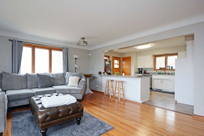 Foto del edificio - Beautiful 3 Bed 1 Bath Home in Desired Loc...