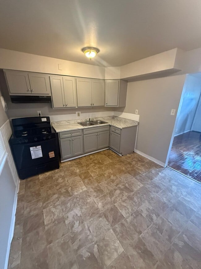 Building Photo - 4000 Shirley Dr