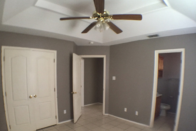 Building Photo - 1107 S Palm Dr