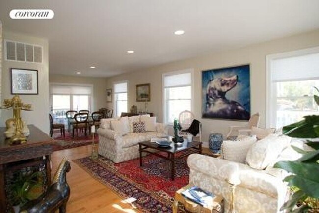 Foto del edificio - 60 Long Springs Rd