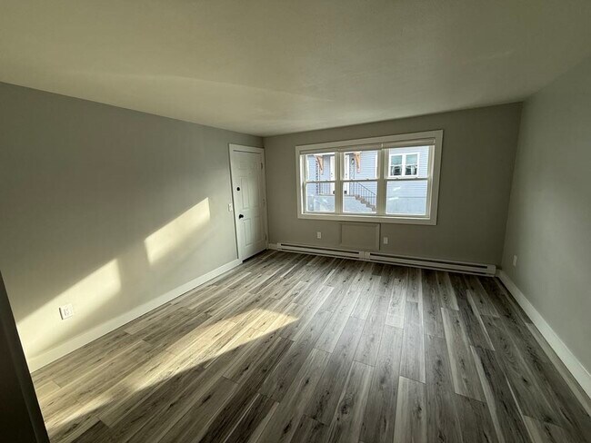Building Photo - 12 Hunnewell Rd