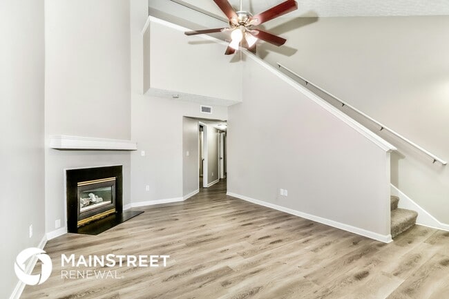 Building Photo - 10418 Pinoak View Dr