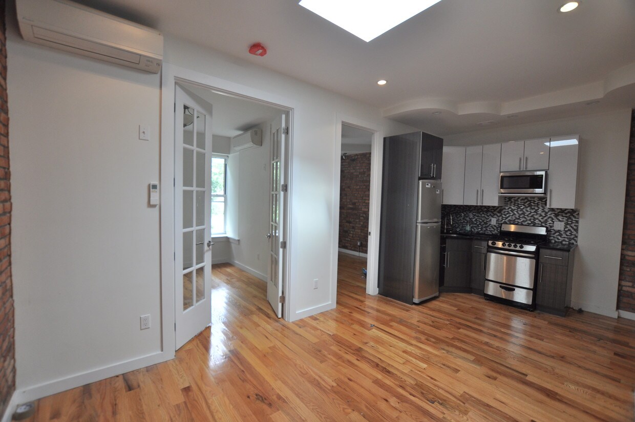 Primary Photo - 1212 Dean St