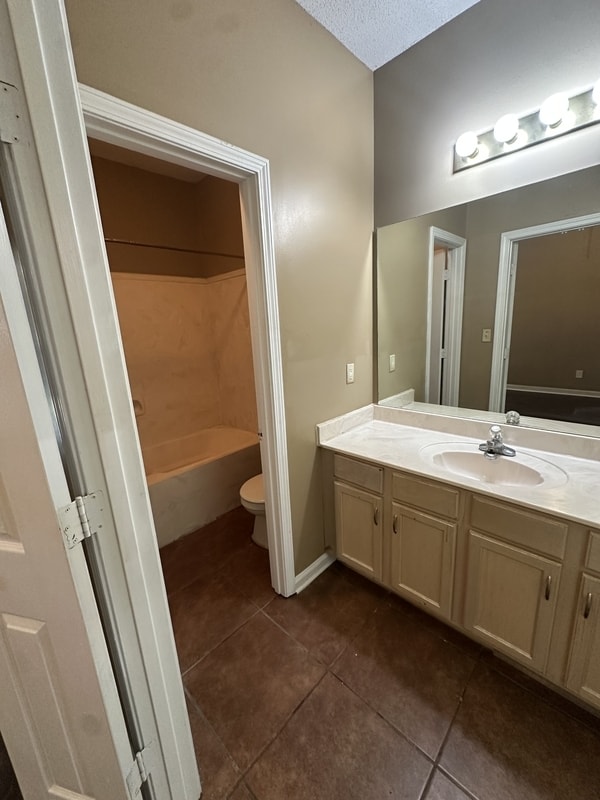 Building Photo - 3963 Gavick Dr