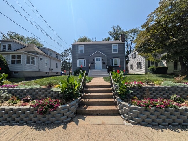 Building Photo - 33 Englewood Ave