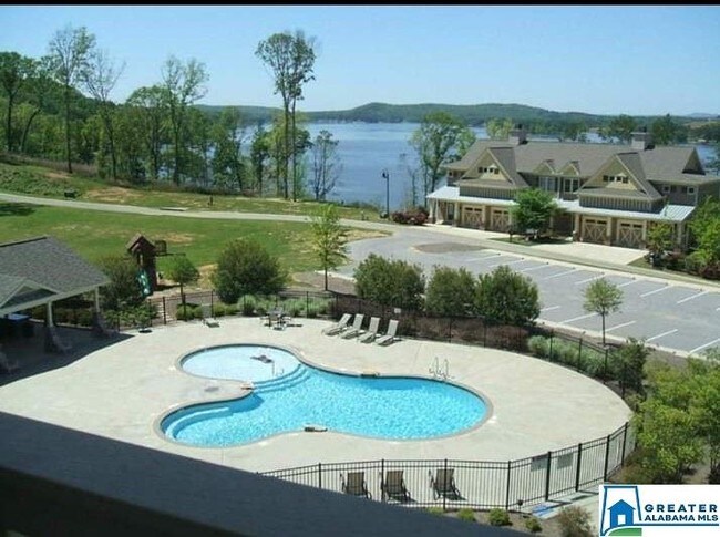 Foto del edificio - 475 River Forest Ln