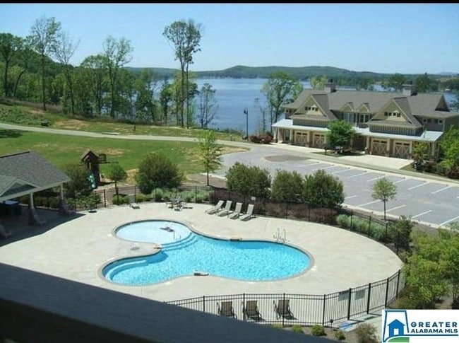 Building Photo - 475 River Forest Ln