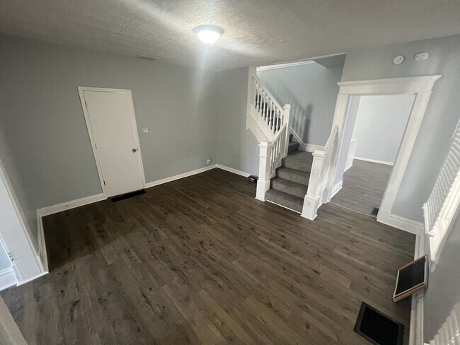 Foto del edificio - 631 Stanley Ave