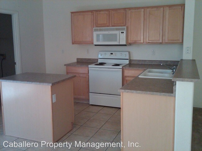 Building Photo - 2210 N 92nd Dl
