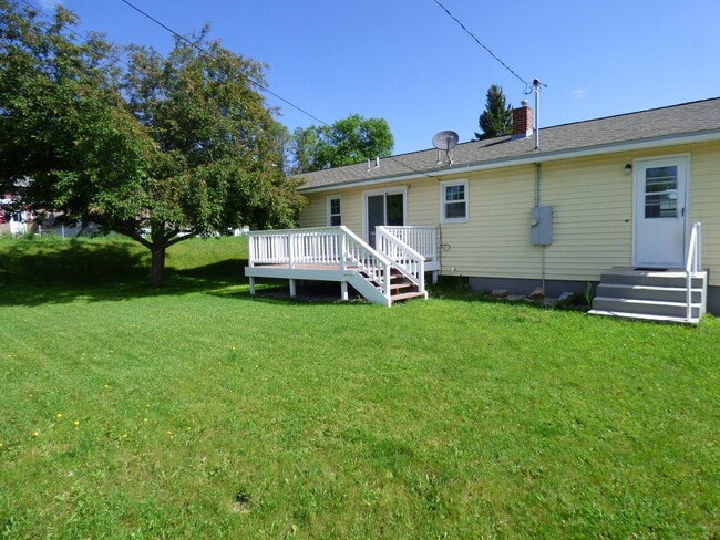 Building Photo - 138 14th Ave S