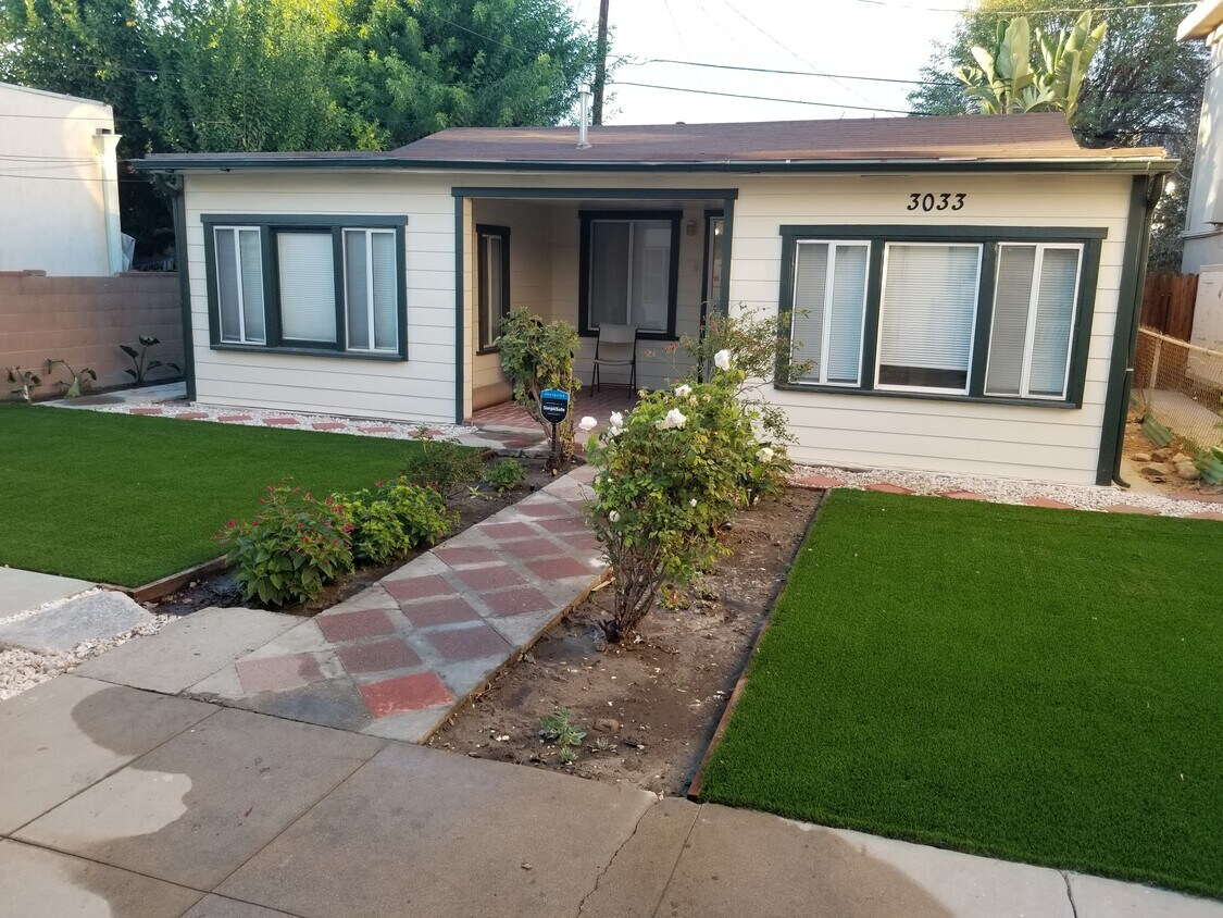 Front view with address - 3033 Glenhurst Ave