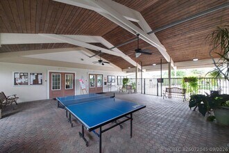 Building Photo - 2581 Garden Dr N