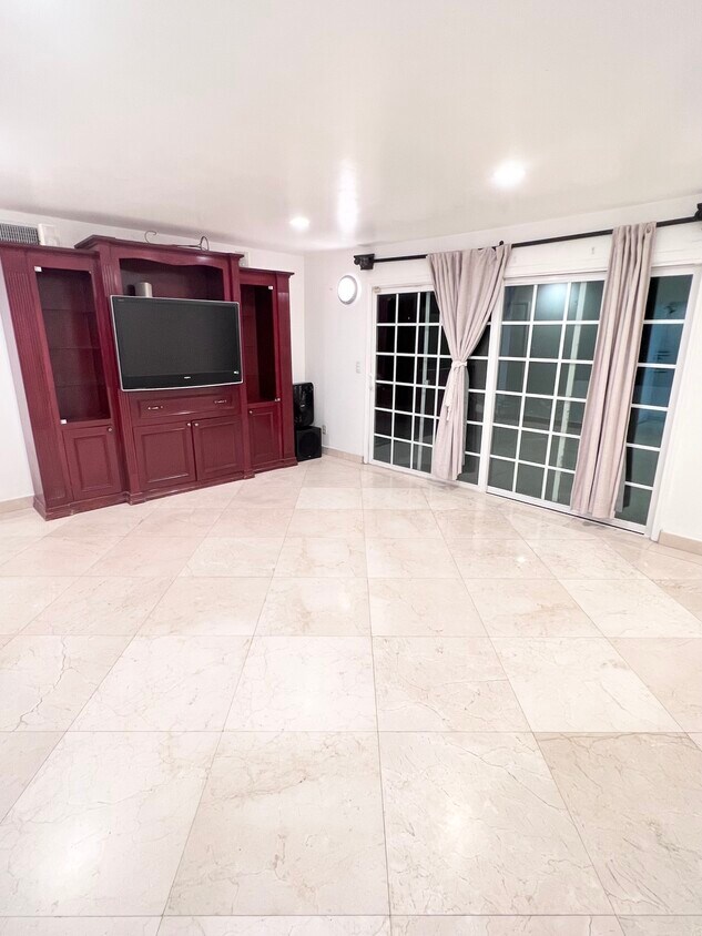 Foto principal - 22924 De Kalb Dr