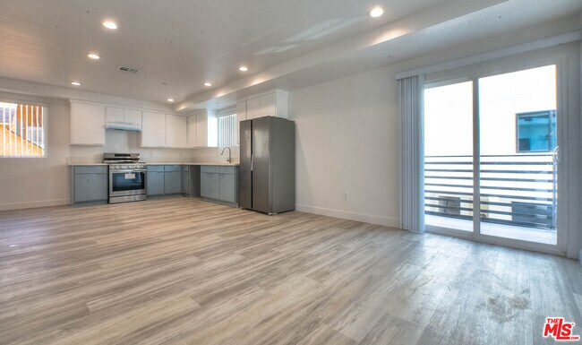Building Photo - 4306 S Normandie Ave