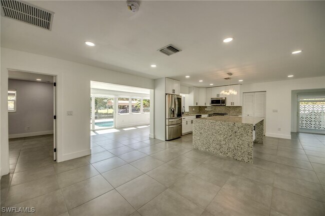 Building Photo - 4312 S Pacific Cir