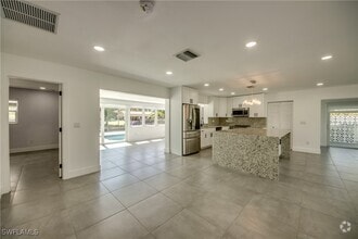 Building Photo - 4312 S Pacific Cir