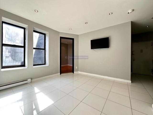 Foto principal - 3 bedroom in NEW YORK NY 10026