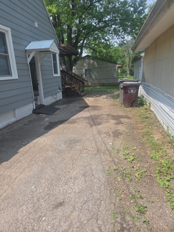 Building Photo - 509 N Rosedale Ave