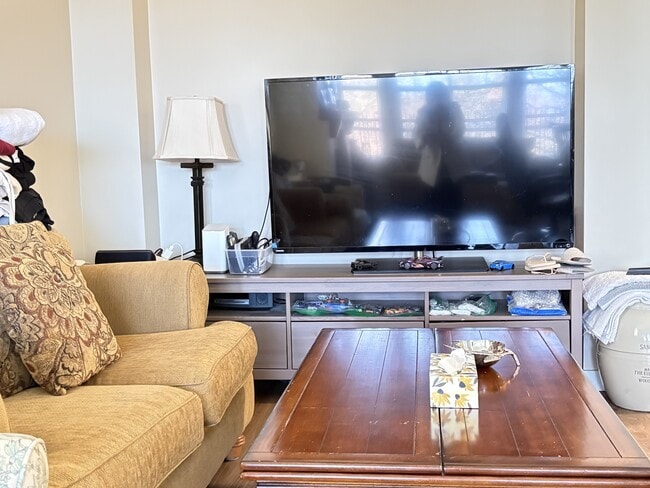 Building Photo - 1432-1432 Parkway Blvd