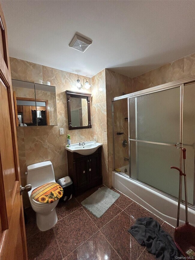 Foto del edificio - 43-22 Robinson St