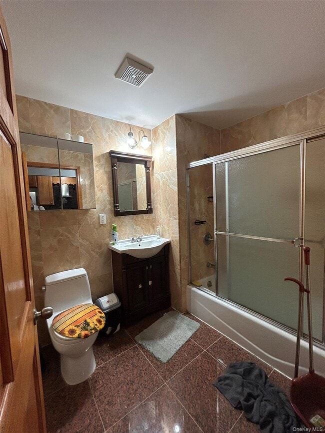 Building Photo - 43-22 Robinson St