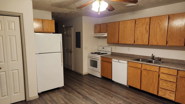 Foto del edificio - 2 bed 1.5 bath unit in the Meadows
