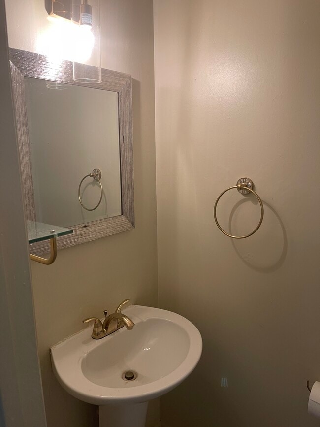 Foto del edificio - 8109 Magnolia Dr