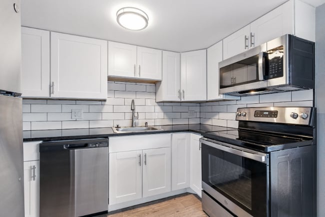 Building Photo - 10765 W 7th Pl