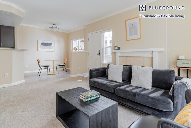 Foto del edificio - 800 High School Way