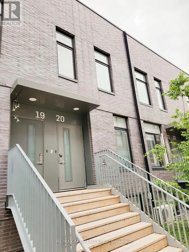 Building Photo - 1720 Simcoe St N