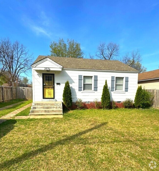 Building Photo - 2574 Pershing Ave