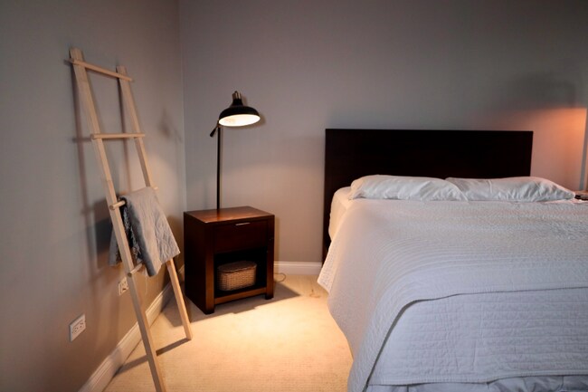 Building Photo - 8 E Randolph St