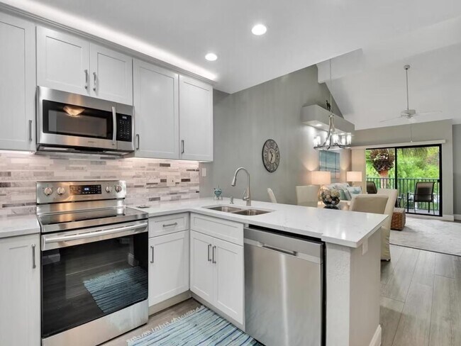 Building Photo - ANNUAL RENTAL - FURNISHED 1 BED + DEN / 1 ...