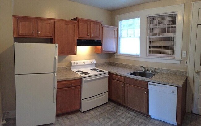 Building Photo - Stunning Riverside Apartment - No App Fee!