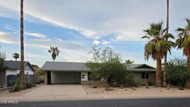 Building Photo - 308 E Ellis Dr