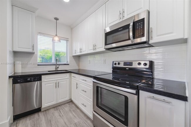 Foto del edificio - 6290 SW 70th St