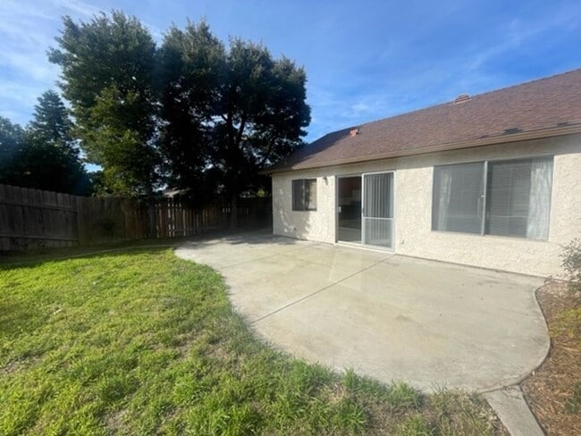 Building Photo - 784 Hacienda Drive Camarillo, CA 93012