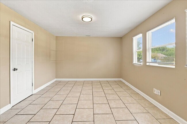 Building Photo - 2216-2216 Norden Ct