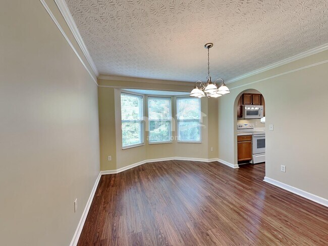 Foto del edificio - 346 Pinecrest Ct