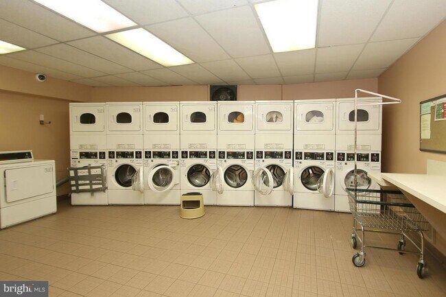 Foto del edificio - 4707 Connecticut Ave NW