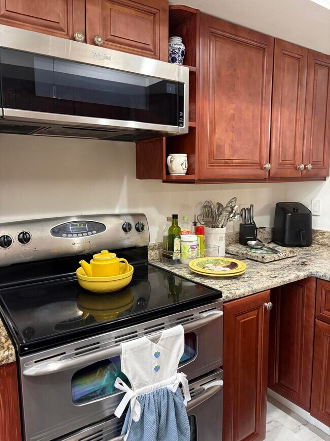 Foto del edificio - 6285 Tall Cypress Cir
