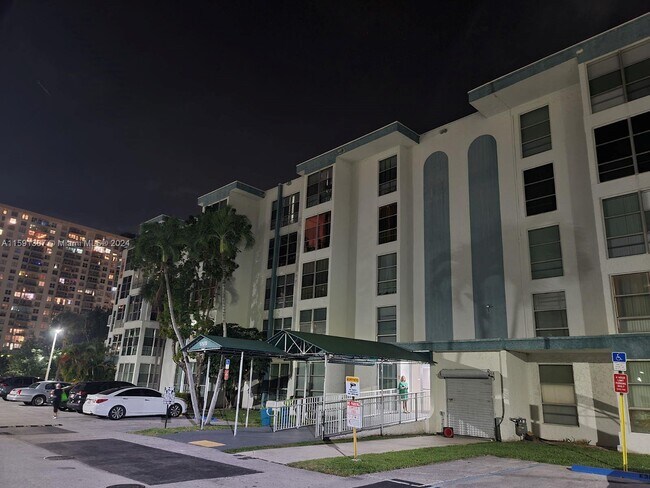 Building Photo - 17570 Atlantic Blvd