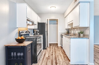 Building Photo - The Villas at Summer Creek