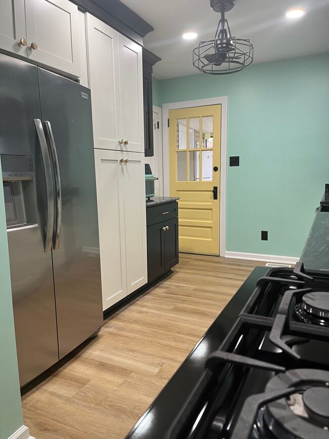 Building Photo - Cute Cape Cod in Beaconsdale Area